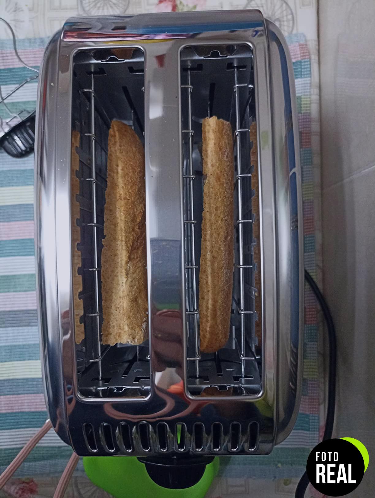 tostadora-russell-hobbs-crema-2ranuras-26551-56-foto-2