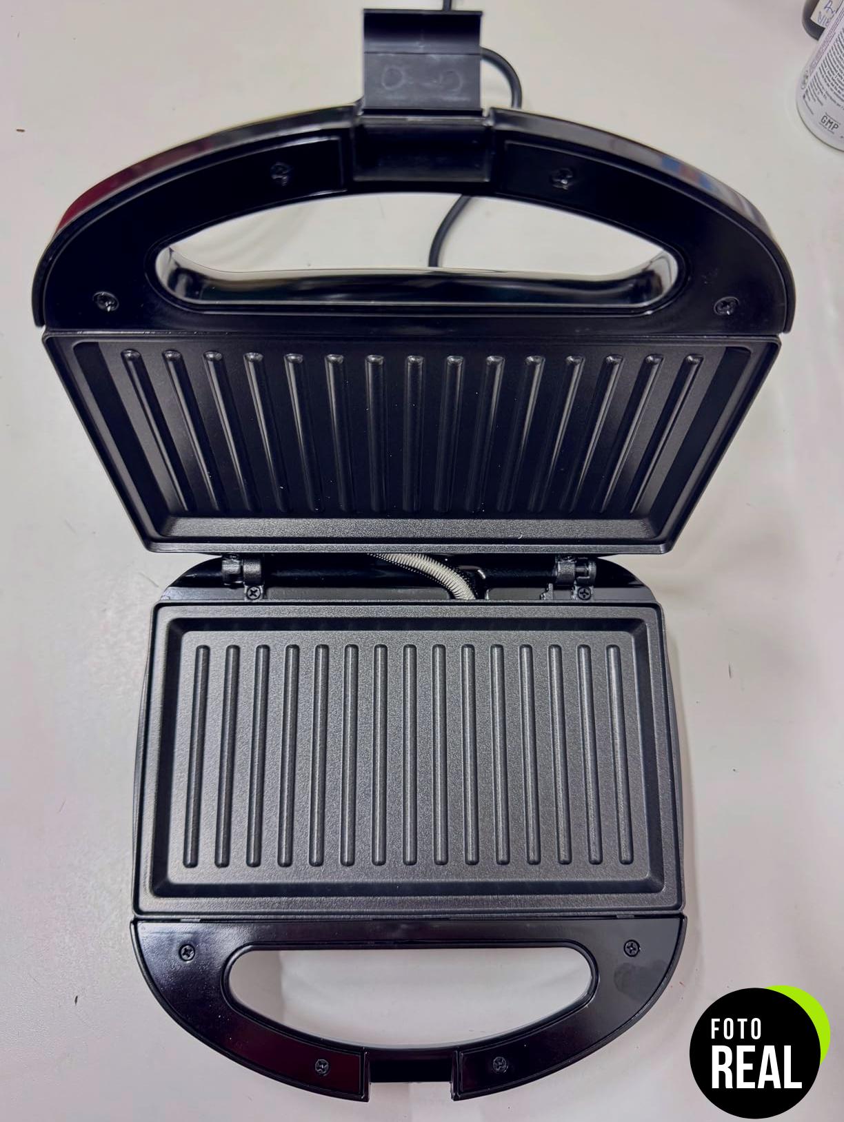 yashe-sandwichera-grill-750w-foto-2